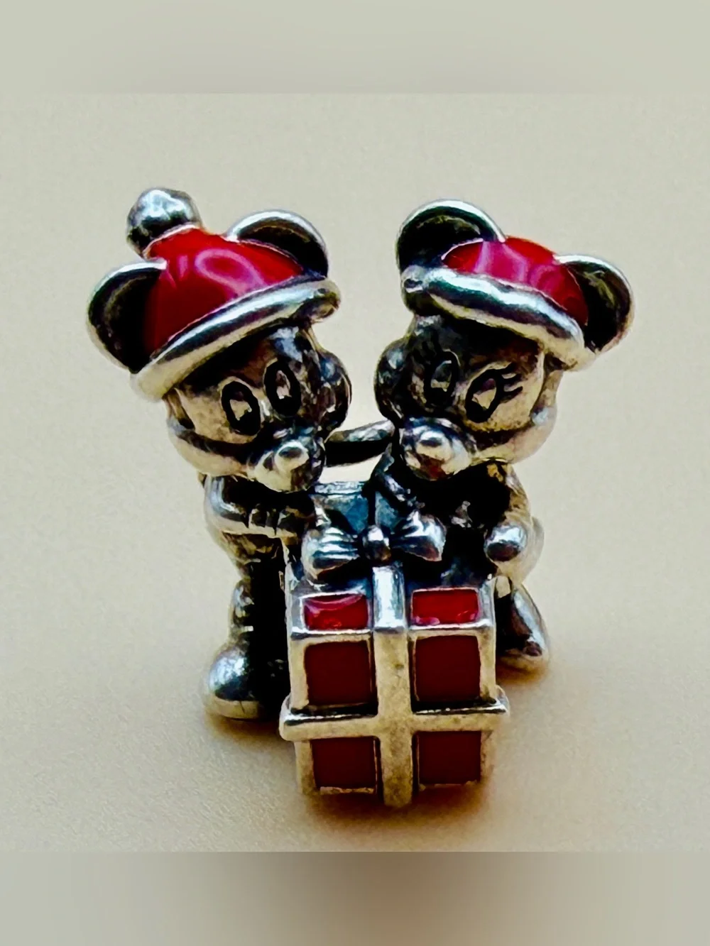 Pandora Disney Colab 925-ALE Silver Mickey & Minnie Enamel Holiday Present Charm